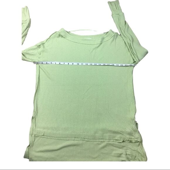 Free People North Shore Green Long Sleeve Oversized Thermal Top Size XS - Picture 4 of 10